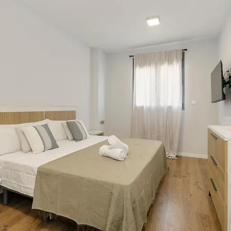 Atico Piscina Y Parking * غرناطة